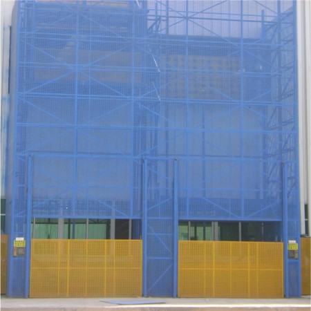 物流室外直頂式升降機(jī)案例