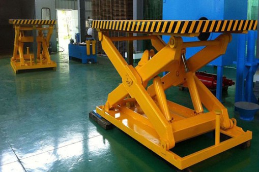 引起了液壓升降平臺振動動原因是什么？