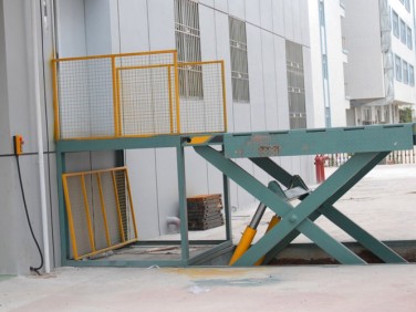 特種行業(yè)升降機