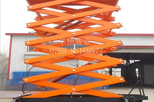 使用移動升降平臺時要做哪些安全保護措施？