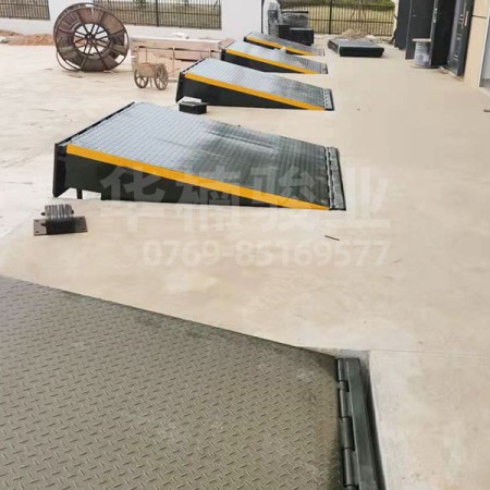 固定液壓登車橋案例-華楠駿業(yè)