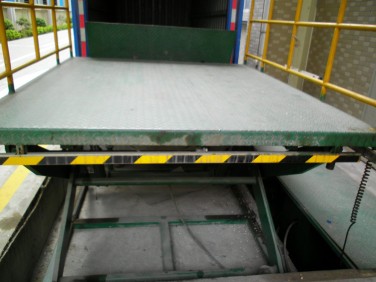 液壓貨柜車升降平臺