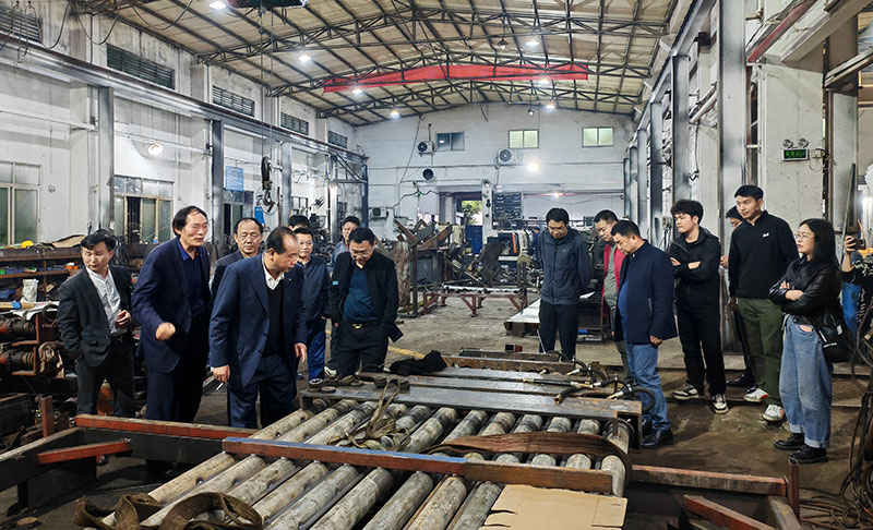 參觀公司生產(chǎn)車間 參觀公司生產(chǎn)車間