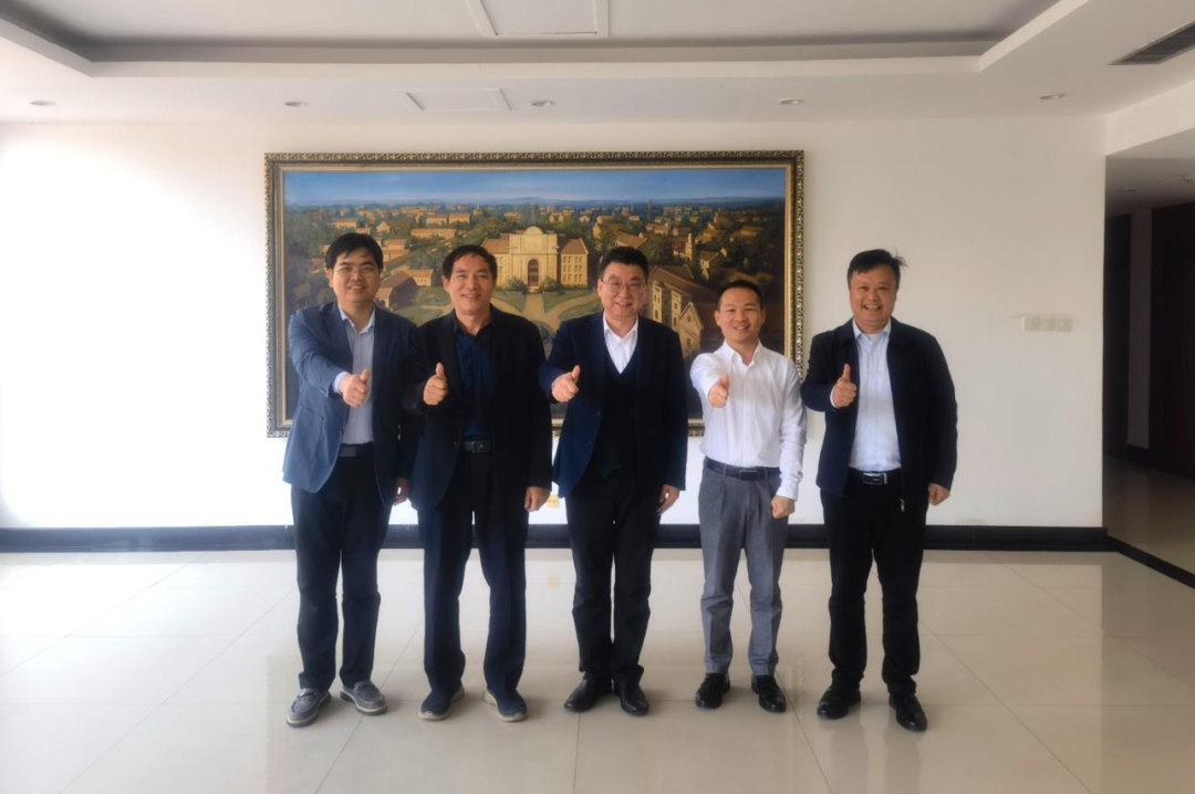 校長趙同謙與東莞校友會、廣東校友會負(fù)責(zé)人座談交流