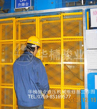 電動升降機高空作業(yè)時要帶哪些安全防護設備 電動升降機高空作業(yè)時要帶哪些安全防護設備