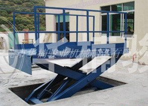 裝車升降平臺(tái)使用過程中安全注意問題 裝車升降平臺(tái)使用過程中安全注意問題